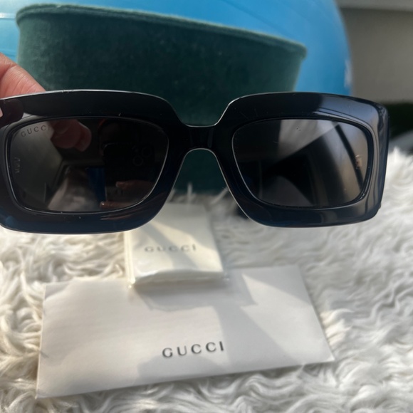 New - Gucci Black Gray Gg0811s 001 Logo Rectangle Unisex Sunglasses - Picture 5 of 6